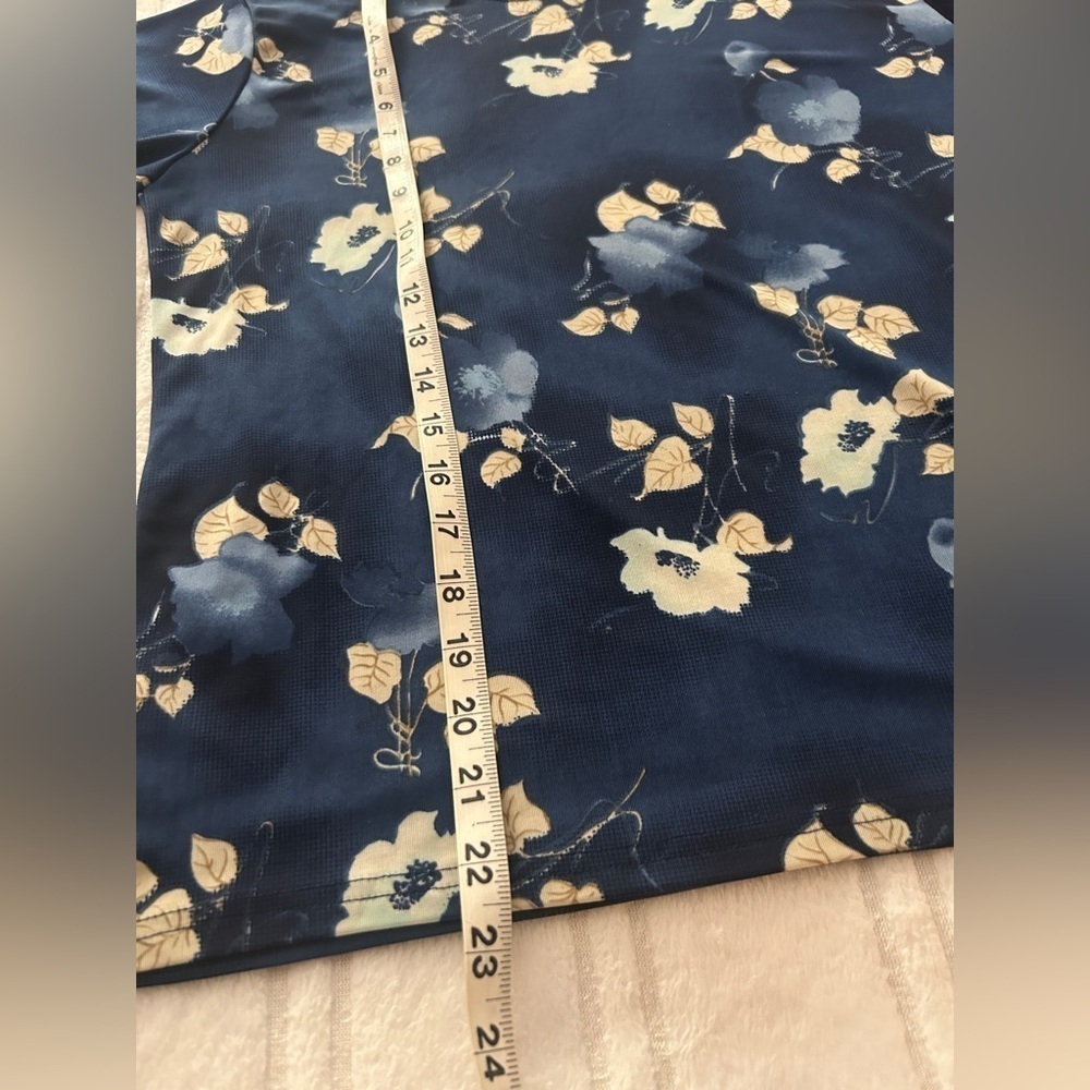 Blue and Cream Floral Short Sleeve Women’s Top Sz L - Picture 6 of 7